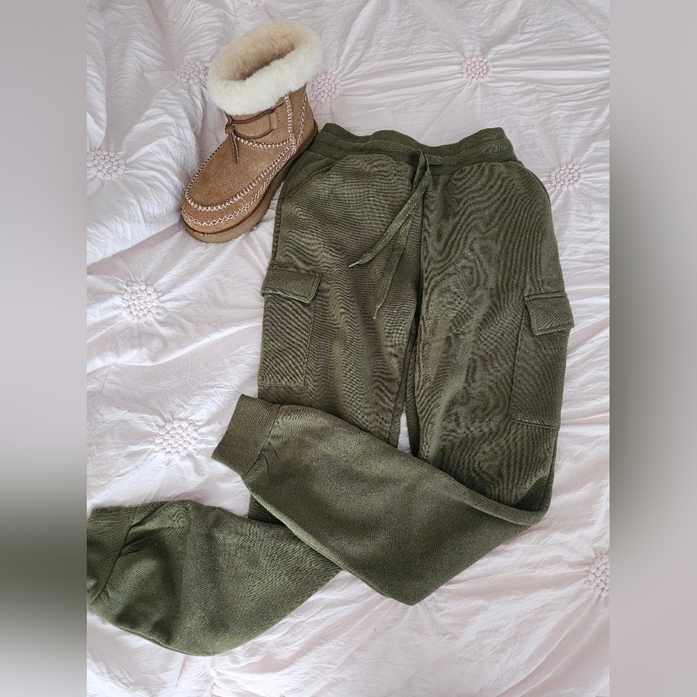 Better Together NWOT Olive Green Sweat Cargo Pants Small